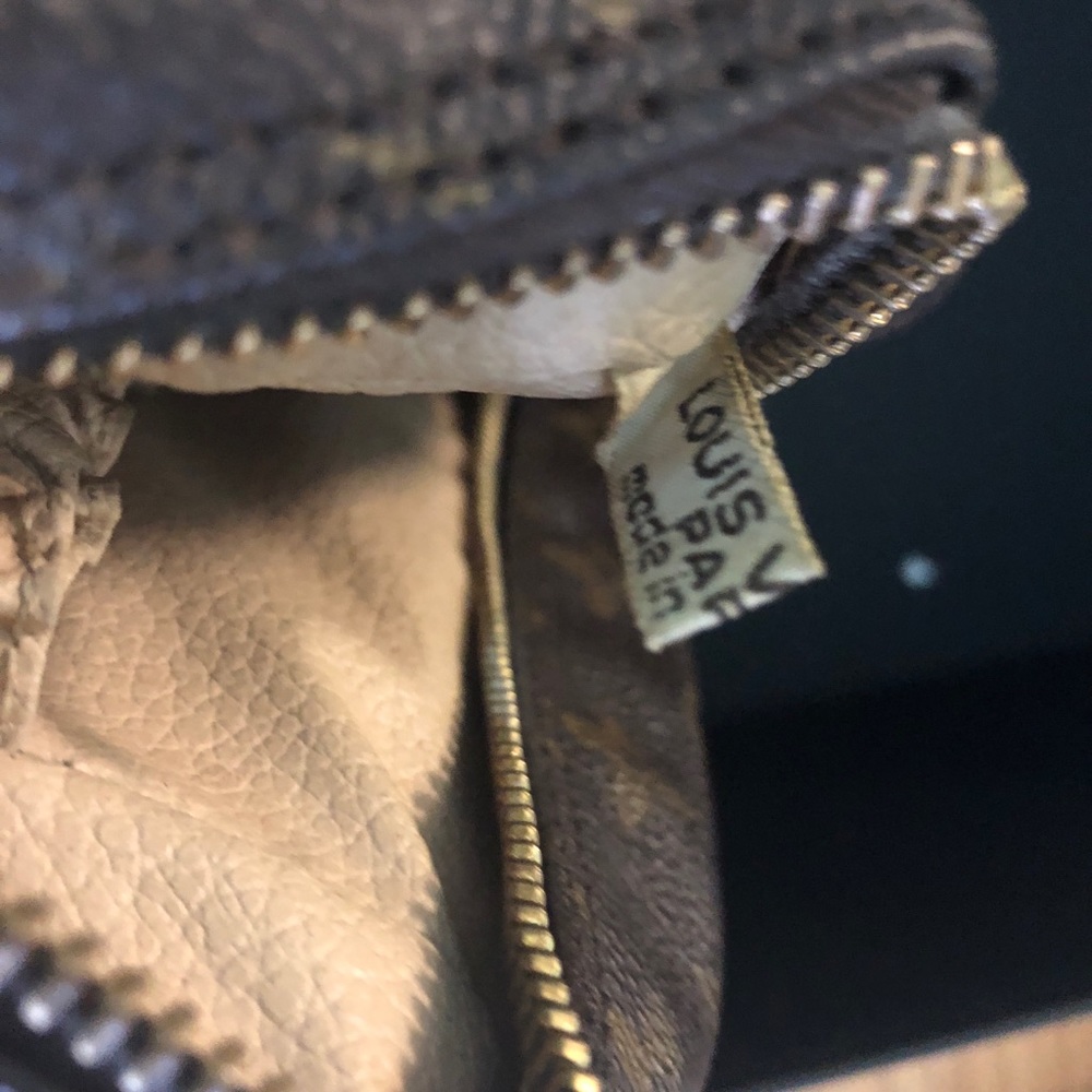 Sold off posh, Authentic Louis Vuitton tolietry 28 - Picture 5 of 7